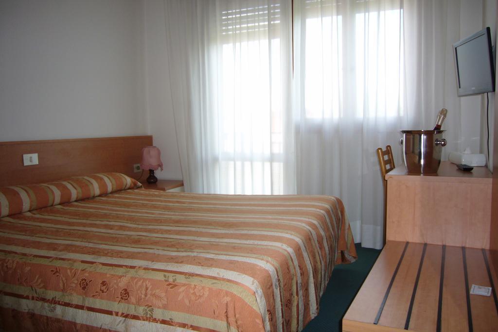 Hotel Kristall San Donà di Piave Exterior foto